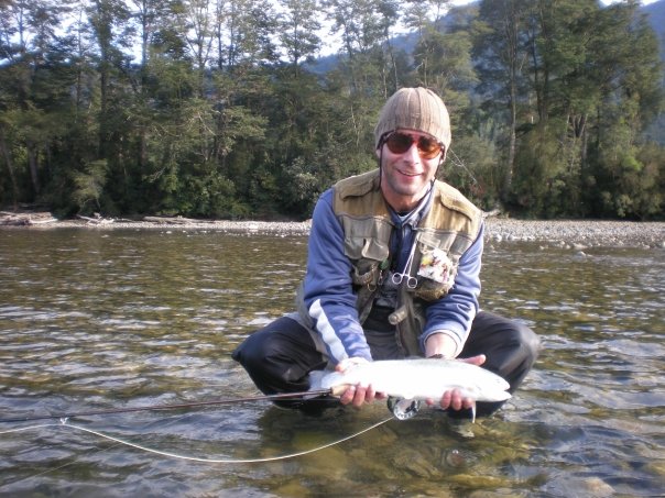 nuestro cliente disfrutando de la pesca